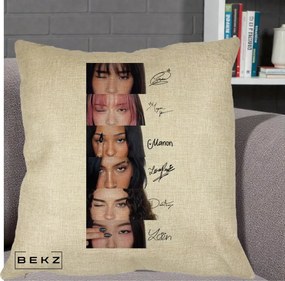 Perna Personalizata K-pop KATSEYE Semnaturi fara Foto, 40x40 cm, Crem, Husa Detasabila, Perna Inclusa, BEKZ®