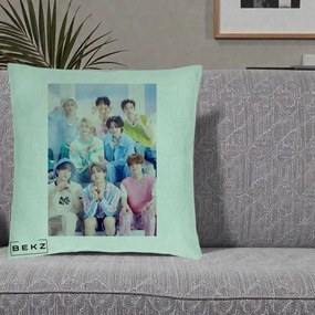 Perna Personalizata K-Pop Grup Foto Pasteluri cu 8 Artisti, 40x40 cm, Verde Menta, Husa Detasabila, Perna Inclusa, BEKZ®