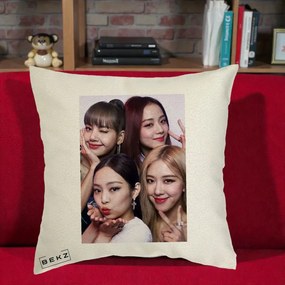 Perna Personalizata K-pop BLACKPINK Foto Grup Selfie 4 Membre, 40x40 cm, Ecru, Husa Detasabila, Perna Inclusa, BEKZ®