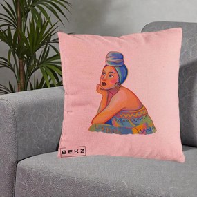 Perna Decorativa Portret Femeie Contemplativa, 40x40 cm, Roz, Husa Detasabila, Perna Inclusa, BEKZ®