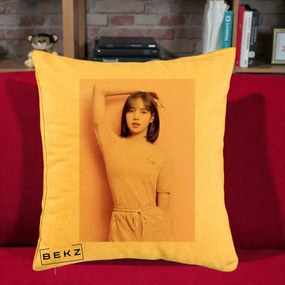 Perna Personalizata K-pop BLACKPINK Lisa Roz, 40x40 cm, Galben, Husa Detasabila, Perna Inclusa, BEKZ®