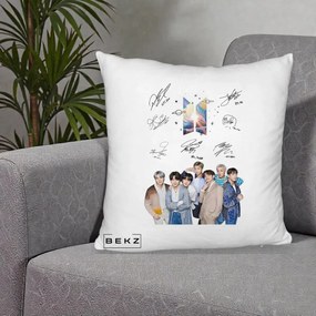 Perna Personalizata K-pop BTS Autografe Toti Membrii Fotografie, 40x40 cm, Alb Pufos, Husa Detasabila, Perna Inclusa, BEKZ®
