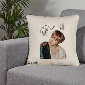 Perna Personalizata K-pop BTS J-Hope Par Roz Autograf, 40x40 cm, Bej Canapea, Husa Detasabila, Perna Inclusa, BEKZ®