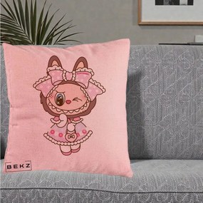 Perna Personalizata Labubu Lolita Roz cu Dantela, 40x40 cm, Roz, Husa Detasabila, Perna Inclusa, BEKZ®