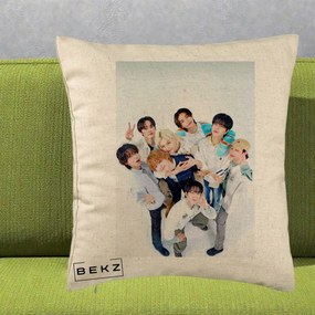 Perna Personalizata K-pop Stray Kids Foto Grup Bleu, 40x40 cm, Bej, Husa Detasabila, Perna Inclusa, BEKZ®