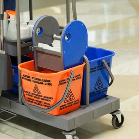 HOMCOM Cărucior Profesional de Curățenie cu 3 Rafturi, Sac pentru Gunoi și Găleată, 111x63,3x103 cm, Gri | Aosom Romania