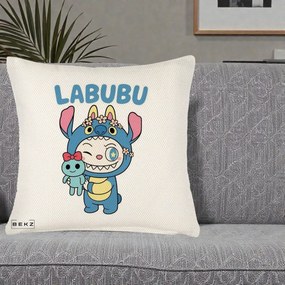 Perna Personalizata Labubu x Stitch cu Flori, 40x40 cm, Crem Reliefat, Husa Detasabila, Perna Inclusa, BEKZ®