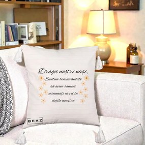 Cadou pentru Nasi - Perna Personalizata Dragii Nostri Nasi Suntem Binecuvantati cu Floricele, 40x40 cm, Bej cu Franjuri, Husa Detasabila, Perna Inclusa, BEKZ®