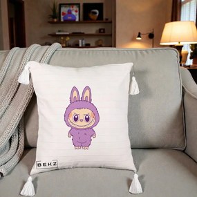 Perna Personalizata Labubu Violet Solo, 40x40 cm, Bej cu Franjuri, Husa Detasabila, Perna Inclusa, BEKZ®