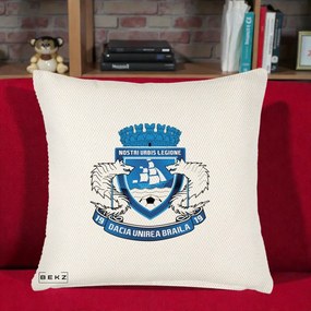 Perna Personalizata Dacia Unirea Braila 1919 Fotbal, 40x40 cm, Crem Reliefat, Husa Detasabila, Perna Inclusa, BEKZ®