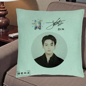 Perna Personalizata K-pop BTS Jungkook Portret cu Autograf, 40x40 cm, Verde Menta, Husa Detasabila, Perna Inclusa, BEKZ®