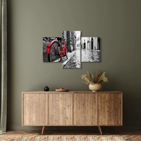 Tablou - Bicicleta roșie pe o stradă pavată (90x60 cm)