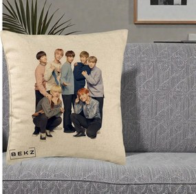 Perna Personalizata K-pop BTS Foto Grup In Picioare Tricoturi, 40x40 cm, Bej, Husa Detasabila, Perna Inclusa, BEKZ®