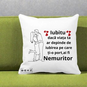 Cadou pentru Iubit - Perna Personalizata Iubitu Nemuritor cu Cuplu Line-Art si Inimi Rosii, 40x40 cm, Alba Mata, Husa Detasabila, Perna Inclusa, BEKZ®