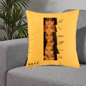 Perna Personalizata K-pop KATSEYE Semnaturi fara Foto, 40x40 cm, Galben, Husa Detasabila, Perna Inclusa, BEKZ®