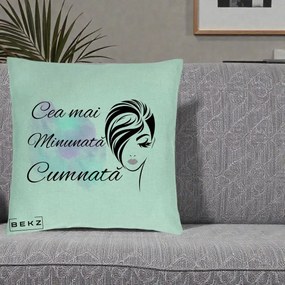 Cadou pentru Cumnata - Perna Personalizata Cea mai Minunata Cumnata cu Silueta Dama si Pete Multicolor, 40x40 cm, Verde Menta, Husa Detasabila, Perna Inclusa, BEKZ®