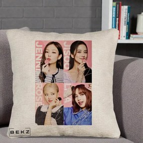Perna Personalizata K-pop BLACKPINK Colaj 4 Portrete cu Semnature, 40x40 cm, Bej Canapea, Husa Detasabila, Perna Inclusa, BEKZ®