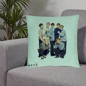 Perna Personalizata K-pop BTS Foto Grup In Picioare Tricoturi, 40x40 cm, Verde Menta, Husa Detasabila, Perna Inclusa, BEKZ®
