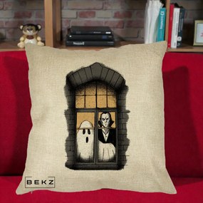 Perna Decorativa Halloween Fantoma si Dracula la Fereastra, 40x40 cm, Crem, Husa Detasabila, Perna Inclusa, BEKZ®