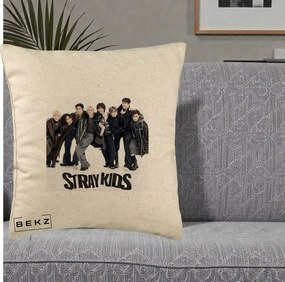 Perna Personalizata K-pop Stray Kids Outfit Negru, 40x40 cm, Bej, Husa Detasabila, Perna Inclusa, BEKZ®