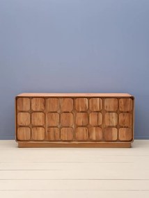 Comodă din lemn de acacia, cu 4 uși sculptate în relief geometric și colțuri rotunjite, natur, finisaj satinat, 180×40×80 cm, „Milésien"