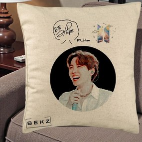 Perna Personalizata K-pop BTS J-Hope Portret cu Autograf, 40x40 cm, Bej, Husa Detasabila, Perna Inclusa, BEKZ®