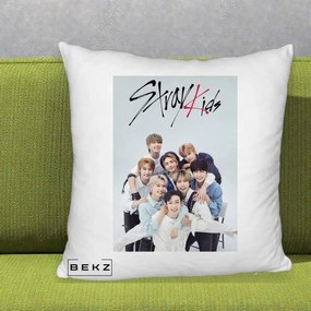 Perna Personalizata K-pop Stray Kids cu Foto Grup Alb-Albastru, 40x40 cm, Alb Pufos, Husa Detasabila, Perna Inclusa, BEKZ®