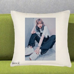 Perna Personalizata K-pop BLACKPINK Lisa, 40x40 cm, Crem Reliefat, Husa Detasabila, Perna Inclusa, BEKZ®