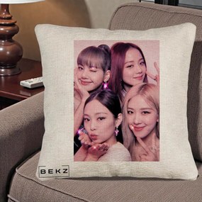 Perna Personalizata K-pop BLACKPINK Foto Grup Selfie Roz cu Glitter, 40x40 cm, Bej Canapea, Husa Detasabila, Perna Inclusa, BEKZ®