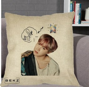 Perna Personalizata K-pop BTS J-Hope Par Roz Autograf, 40x40 cm, Crem, Husa Detasabila, Perna Inclusa, BEKZ®