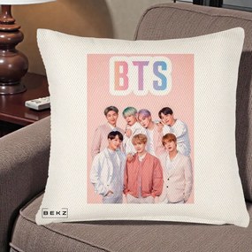Perna Personalizata K-pop BTS Foto Grup cu BTS si Fond Roz Pastel, 40x40 cm, Crem Reliefat, Husa Detasabila, Perna Inclusa, BEKZ®