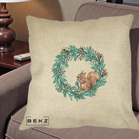 Perna Decorativa Coroana Turcoaz cu Veverita, 40x40 cm, Crem, Husa Detasabila, Perna Inclusa, BEKZ®
