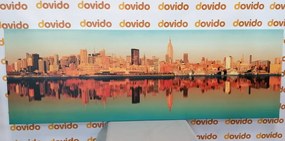 Tablou fascinantul New York reflectat în apă