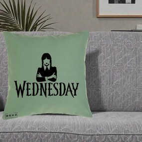 Perna Personalizata Wednesday Addams cu Brate Incrucisate, 40x40 cm, Verde, Husa Detasabila, Perna Inclusa, BEKZ®