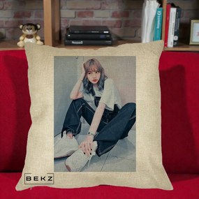 Perna Personalizata K-pop BLACKPINK Lisa, 40x40 cm, Crem, Husa Detasabila, Perna Inclusa, BEKZ®