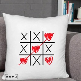 Cadou Romantic - Perna Personalizata Love Joc X si Inima cu Castigator Iubire, 40x40 cm, Alb Pufos, Husa Detasabila, Perna Inclusa, BEKZ®