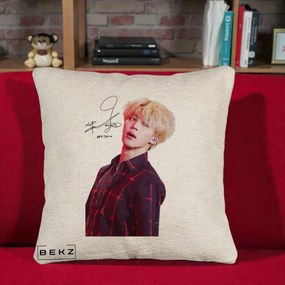 Perna Personalizata K-pop BTS Jimin Portret Artistic par Blond Autograf, 40x40 cm, Bej Canapea, Husa Detasabila, Perna Inclusa, BEKZ®