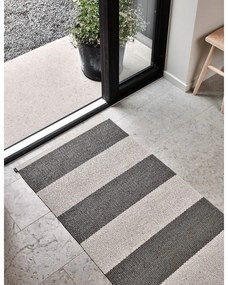 Covor tip traversă pentru interior și exterior gri antracit/crem 70x150 cm Bob Charcoal Linen – Pappelina