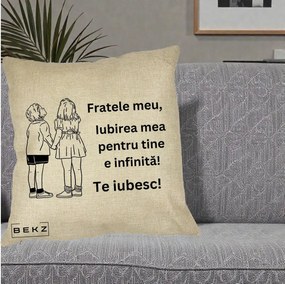 Cadou pentru Frate - Perna Personalizata Fratele Meu Te Iubesc Copii Tinand Maini Line Art, 40x40 cm, Crem, Husa Detasabila, Perna Inclusa, BEKZ®
