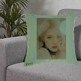 Perna Personalizata K-pop BLACKPINK Rose Blond cu Inel Roz Pastel, 40x40 cm, Verde, Husa Detasabila, Perna Inclusa, BEKZ®