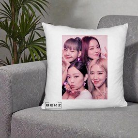 Perna Personalizata K-pop BLACKPINK Foto Grup Selfie Roz cu Glitter, 40x40 cm, Alb Pufos, Husa Detasabila, Perna Inclusa, BEKZ®