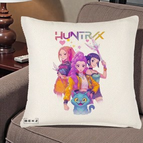 Perna Personalizata K-pop HUNTRX Trio Foto cu Pisica, 40x40 cm, Crem Reliefat, Husa Detasabila, Perna Inclusa, BEKZ®