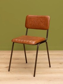 Scaun de dining din piele maro, cu motive florale gravate și cusătură decorativă, cadru metalic, finisaj patinat, 78×45×52 cm, „Country"