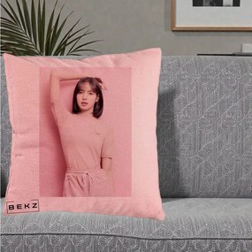Perna Personalizata K-pop BLACKPINK Lisa Roz, 40x40 cm, Roz, Husa Detasabila, Perna Inclusa, BEKZ®