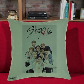 Perna Personalizata K-pop Stray Kids cu Foto Grup Alb-Albastru, 40x40 cm, Verde, Husa Detasabila, Perna Inclusa, BEKZ®