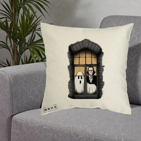 Perna Decorativa Halloween Fantoma si Dracula la Fereastra, 40x40 cm, Ecru, Husa Detasabila, Perna Inclusa, BEKZ®