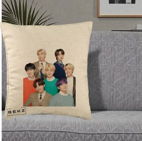 Perna Personalizata K-pop BTS Fotografie Grup Tinute Elegante, 40x40 cm, Bej, Husa Detasabila, Perna Inclusa, BEKZ®