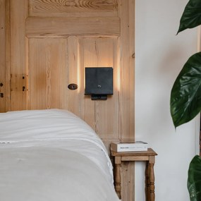 Aplică modernă neagră cu conexiune USB - Flero