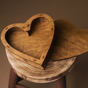 Cutie în formă de inimă - nuc