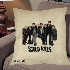 Perna Personalizata K-pop Stray Kids Outfit Negru, 40x40 cm, Crem, Husa Detasabila, Perna Inclusa, BEKZ®